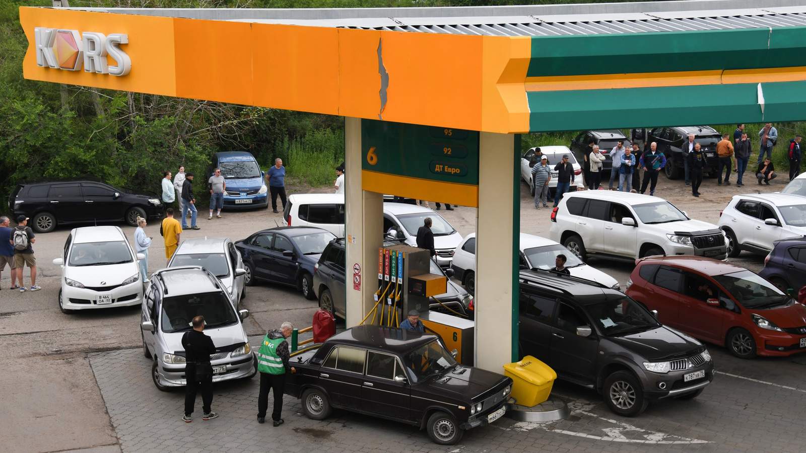 Очередь на заправке в Чите, Забайкальский край, 30 июня 2026 года. Фото: Евгений Епанчинцев / Спутник / Profimedia