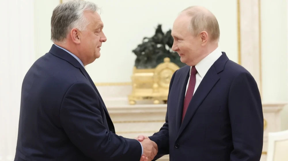 Венгрия упростила правила въезда для россиян и белорусов. В Европарламенте считают, что это может привести к потоку мигрантов и шпионов